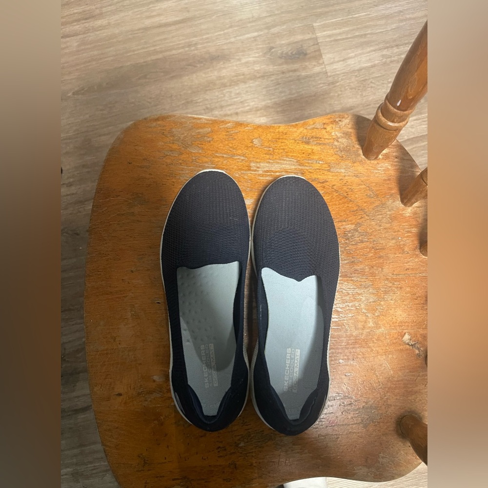 Sketchers Navy 6 New